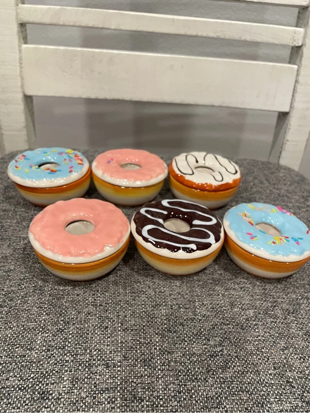 Ceramic Donut Pastry Shape trinket dishes - set of 6. Sprinkle frosting details!